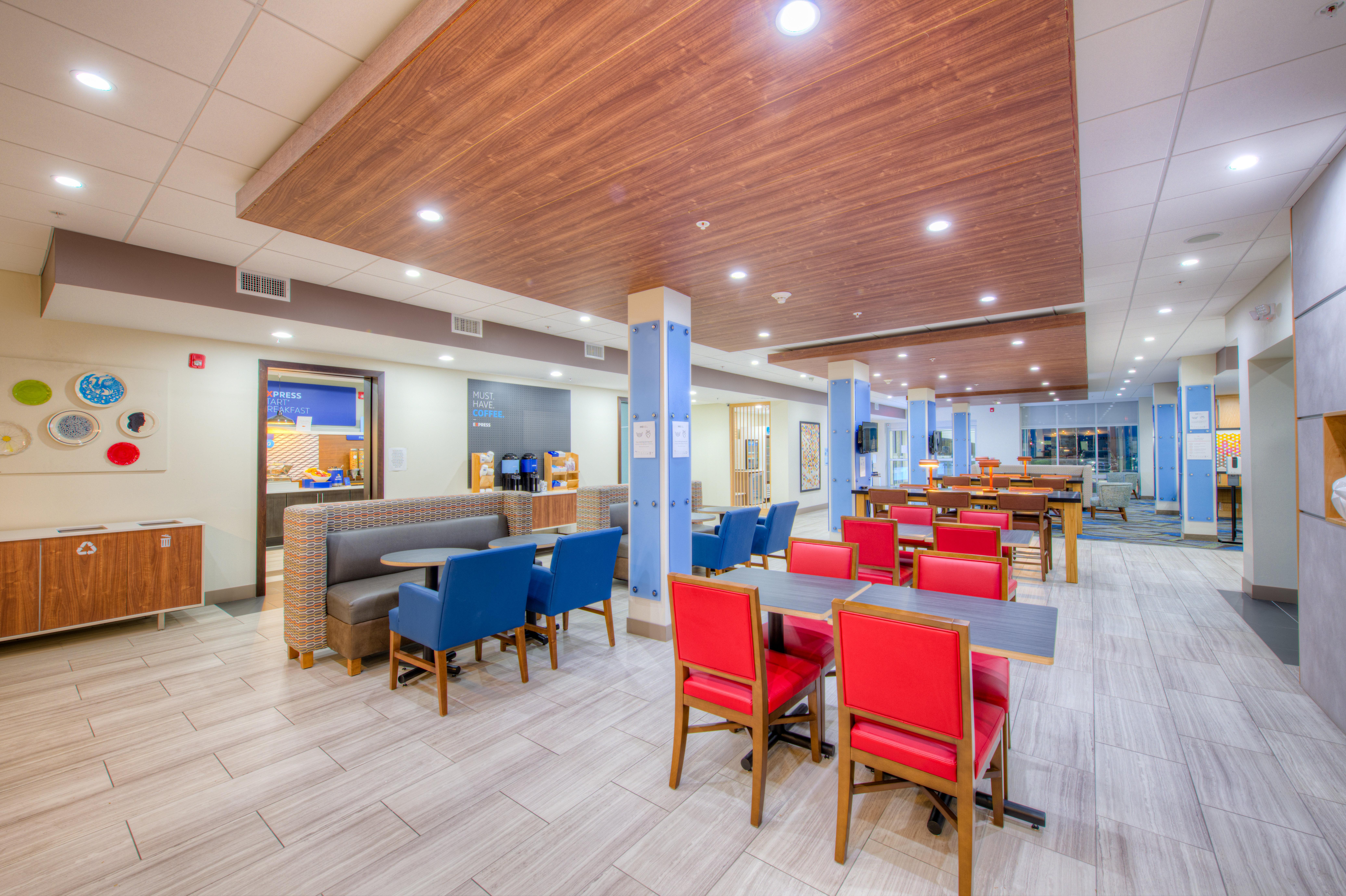 Holiday Inn Express & Suites - Remington By Ihg Экстерьер фото