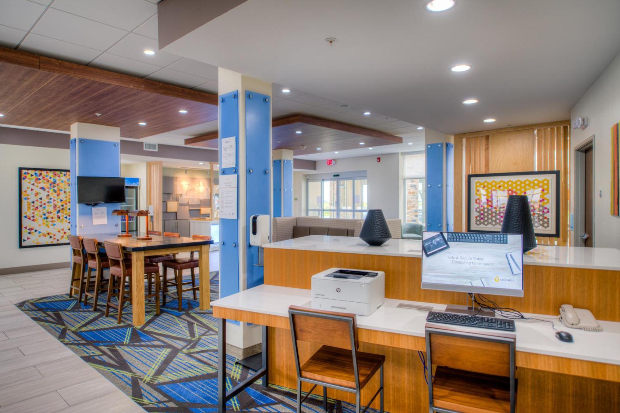 Holiday Inn Express & Suites - Remington By Ihg Экстерьер фото