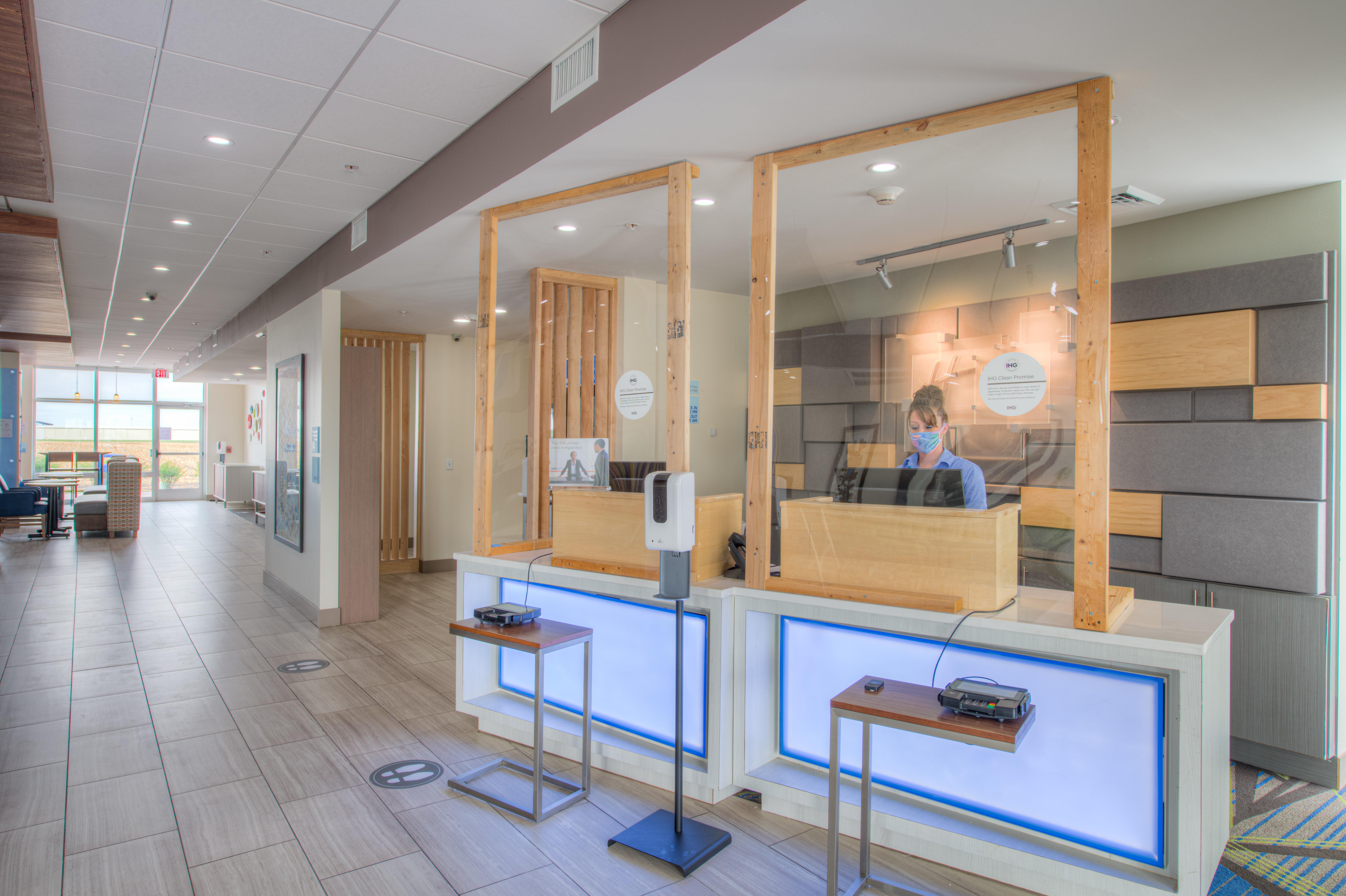 Holiday Inn Express & Suites - Remington By Ihg Экстерьер фото