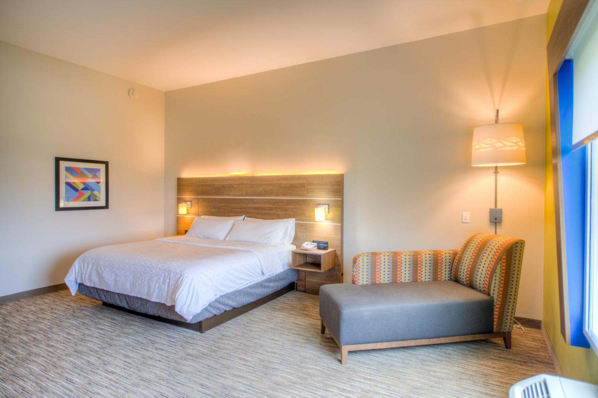 Holiday Inn Express & Suites - Remington By Ihg Экстерьер фото